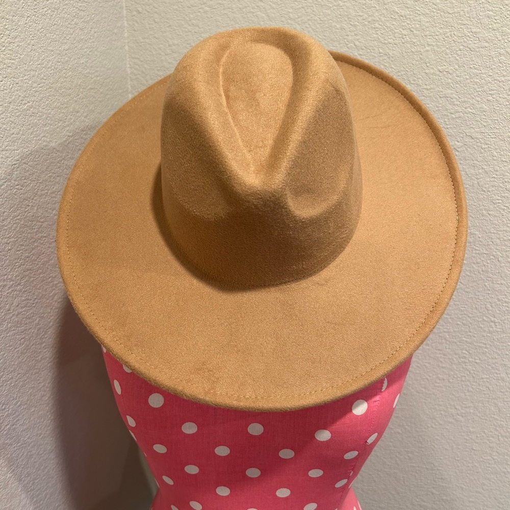 Excellent Like New Condition Rocky Mountain Hat